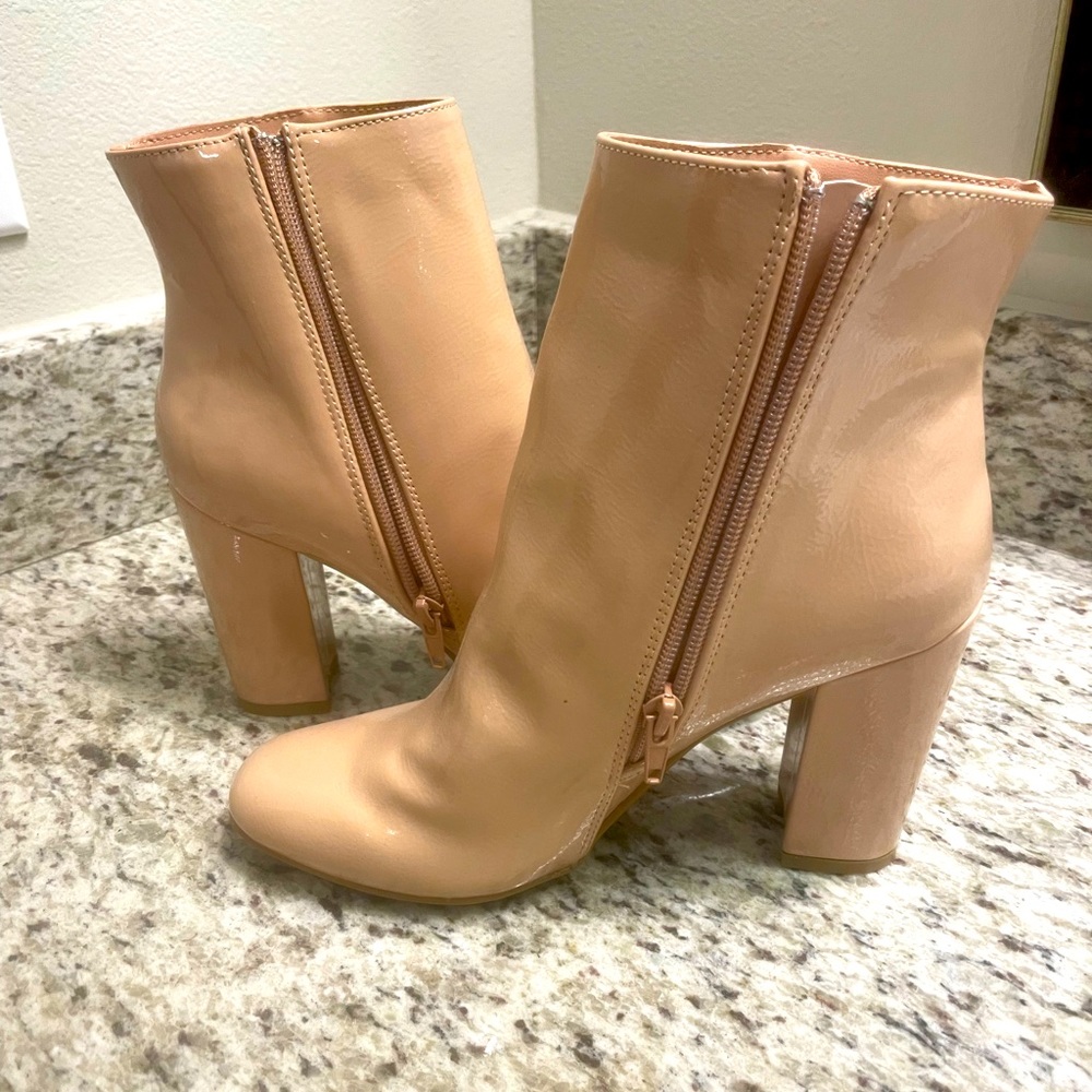 NWOT Nude patent booties